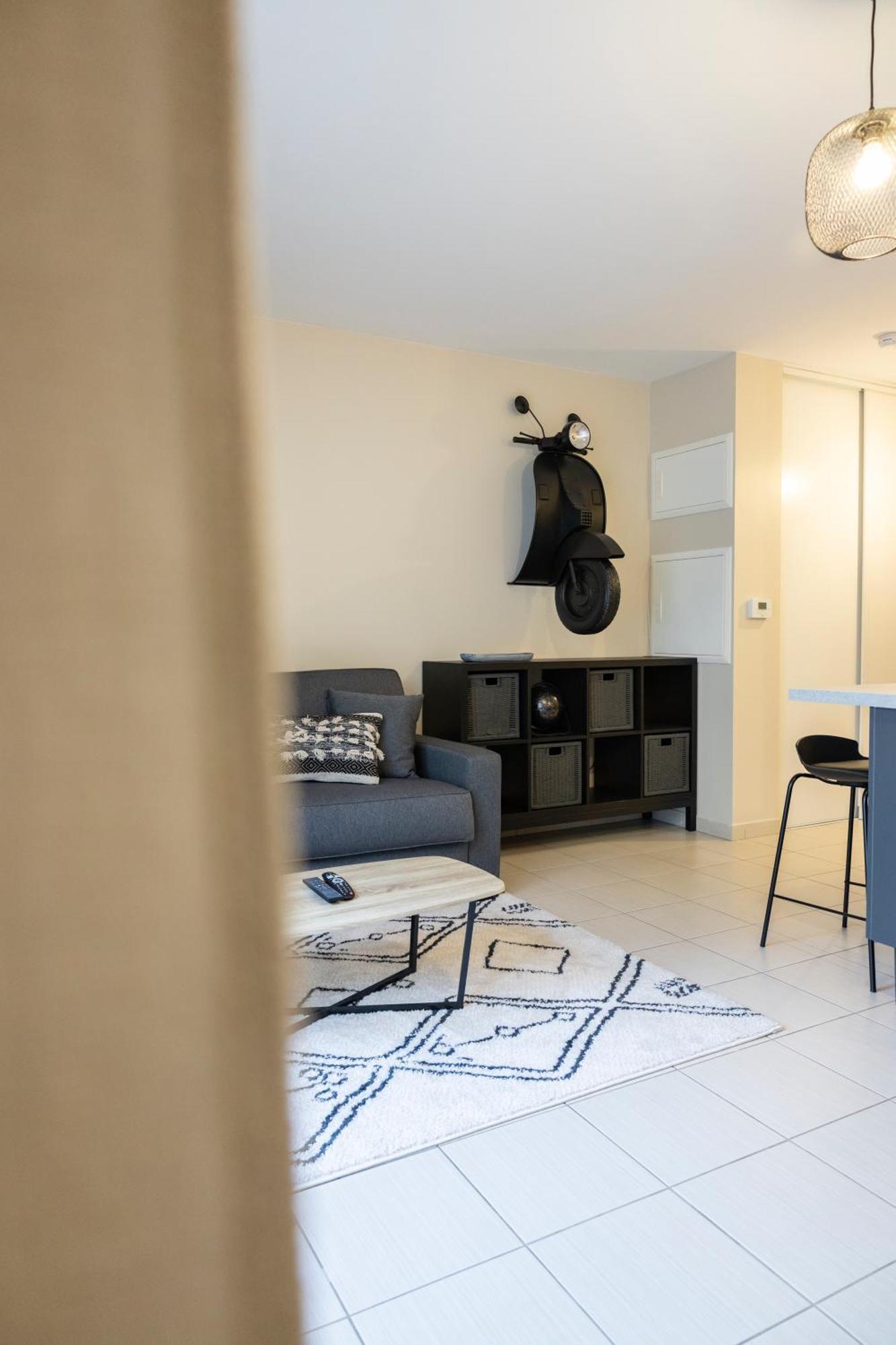 Charmant Studio En Residence Avec Parking Bussy-Saint-Georges Exterior photo